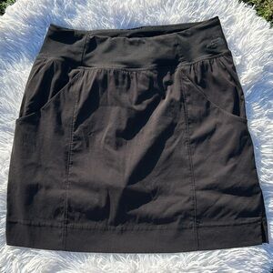 The North Face Women’s Black On The Go Skort with Flash Dry Size Medium